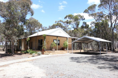 Kendenup Cottages And Lodge - Winery Find 23