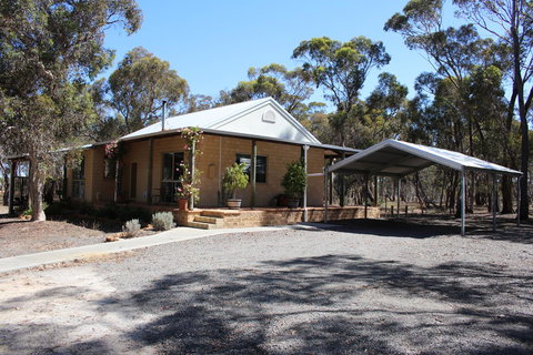 Kendenup Cottages And Lodge - Winery Find 20