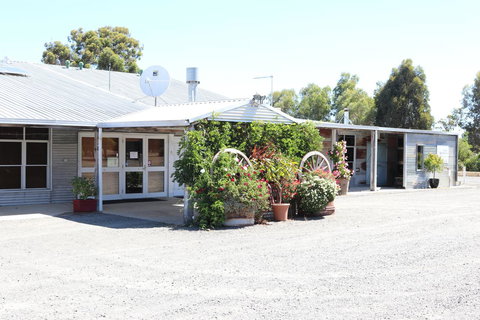 Kendenup Cottages And Lodge - Winery Find 33