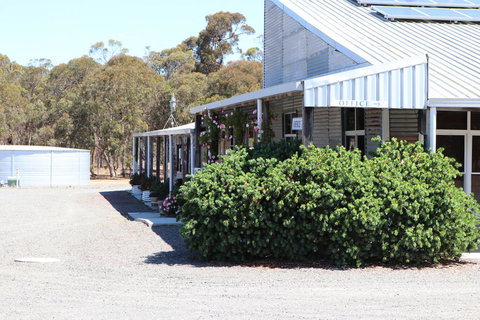 Kendenup Cottages And Lodge - Winery Find 36