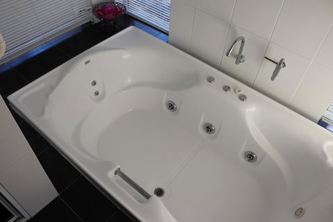 Kendenup Cottages And Lodge - Winery Find 17