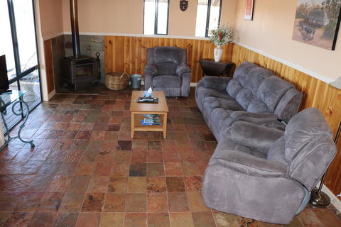 Kendenup Cottages And Lodge - Winery Find 14