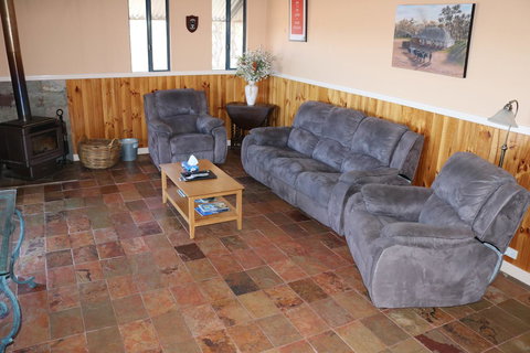 Kendenup Cottages And Lodge - Winery Find 15