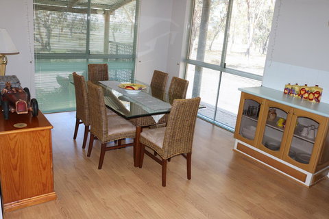 Kendenup Cottages And Lodge - Winery Find 10