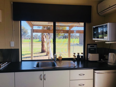 Kendenup Cottages And Lodge - Winery Find 3