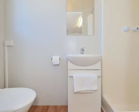 Mandurah Coastal Holiday Park - Winery Find 34