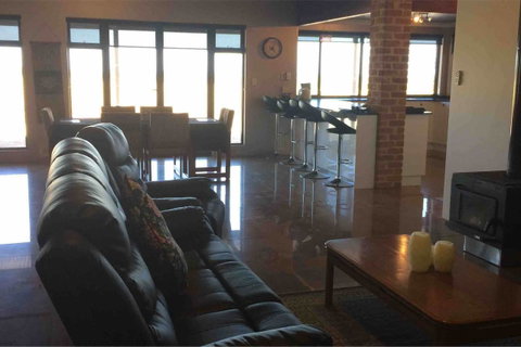 Ocean View Homestead - Winery Find 28