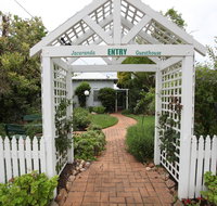 Jacaranda Guest House - Winery Find