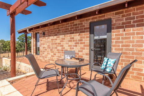 'Bindoon Valley Escape' Cottage - Winery Find 8