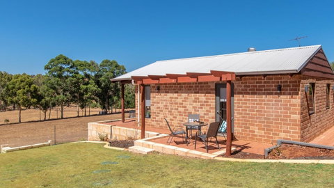 'Bindoon Valley Escape' Cottage - Winery Find 9