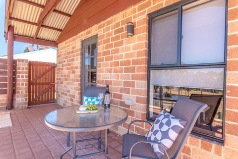 'Bindoon Valley Escape' Cottage - Winery Find 6