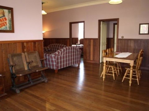 Pemberton Old Picture Theatre Holiday Apartments - Winery Find 30