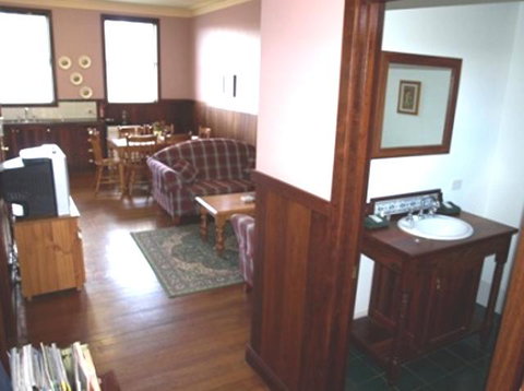 Pemberton Old Picture Theatre Holiday Apartments - Winery Find 9