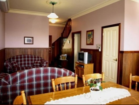 Pemberton Old Picture Theatre Holiday Apartments - Winery Find 3