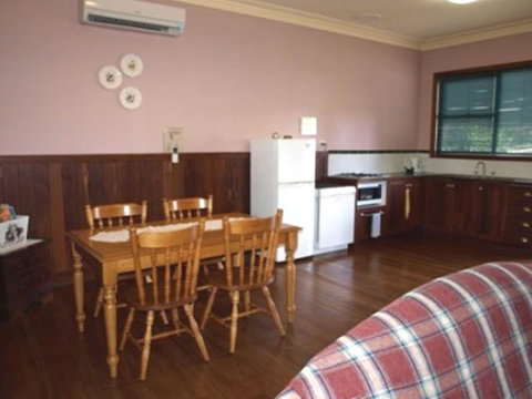 Pemberton Old Picture Theatre Holiday Apartments - Winery Find 34
