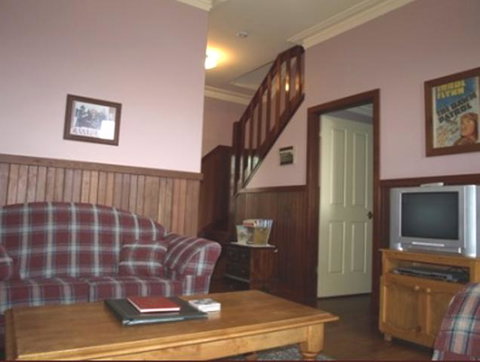 Pemberton Old Picture Theatre Holiday Apartments - Winery Find 6