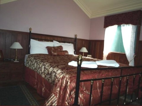 Pemberton Old Picture Theatre Holiday Apartments - Winery Find 4