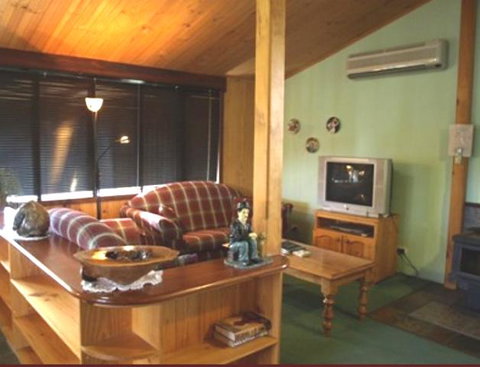 Pemberton Old Picture Theatre Holiday Apartments - Winery Find 15