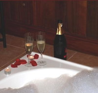 Pemberton Old Picture Theatre Holiday Apartments - Winery Find