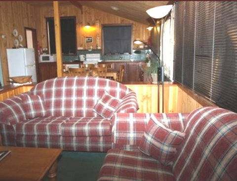 Pemberton Old Picture Theatre Holiday Apartments - Winery Find 8