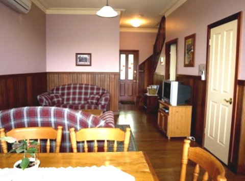 Pemberton Old Picture Theatre Holiday Apartments - Winery Find 5