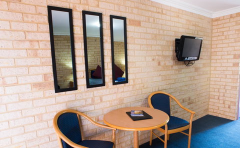 Kalbarri Palm Resort - Winery Find 16