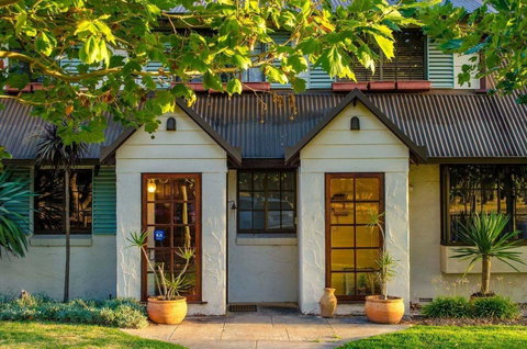 Sienna Lodge - Winery Find 8