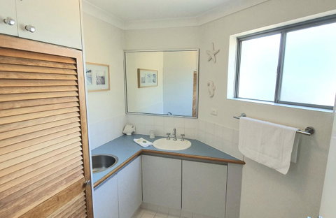 Scarborough Beach Front Resort - Shell Four - Winery Find 3