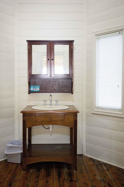 Hopetoun Motel & Chalet Village - Winery Find 32