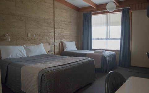 Hopetoun Motel & Chalet Village - Winery Find 1