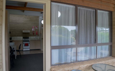 Hopetoun Motel & Chalet Village - Winery Find 22