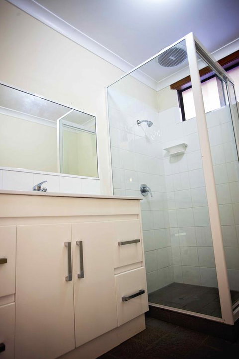 Hopetoun Motel & Chalet Village - Winery Find 43
