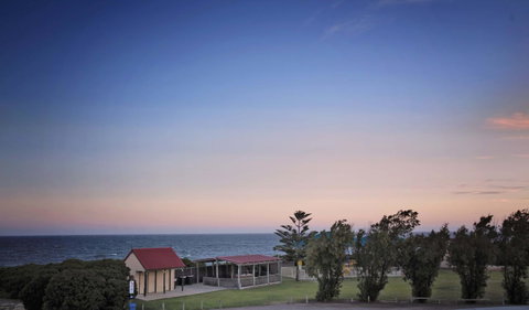 Hopetoun Motel & Chalet Village - Winery Find 34