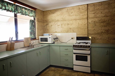 Hopetoun Motel & Chalet Village - Winery Find 42