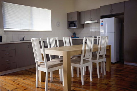 Hopetoun Motel & Chalet Village - Winery Find 7