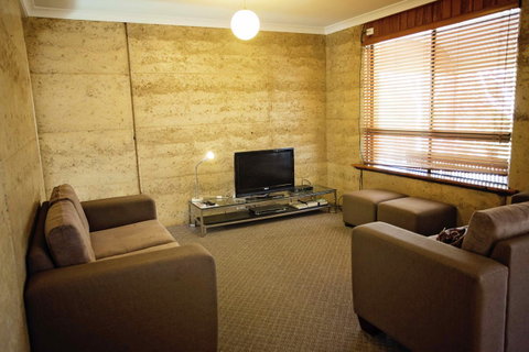 Hopetoun Motel & Chalet Village - Winery Find 41