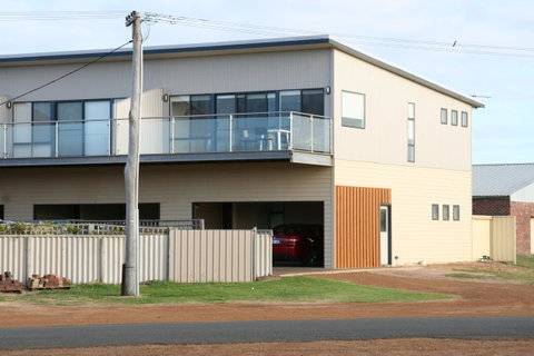 Hopetoun Motel & Chalet Village - Winery Find 21
