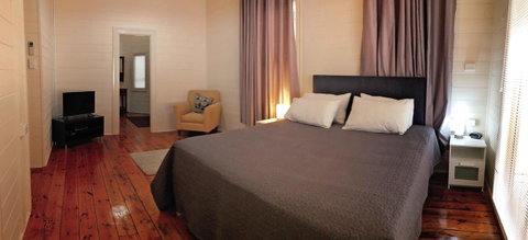 Hopetoun Motel & Chalet Village - Winery Find 11