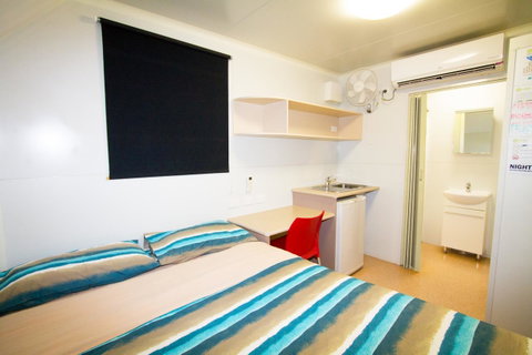 Meekatharra Accommodation Centre - Winery Find 22