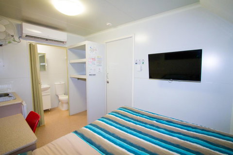 Meekatharra Accommodation Centre - Winery Find 20