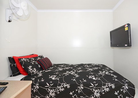 Meekatharra Accommodation Centre - Winery Find 8