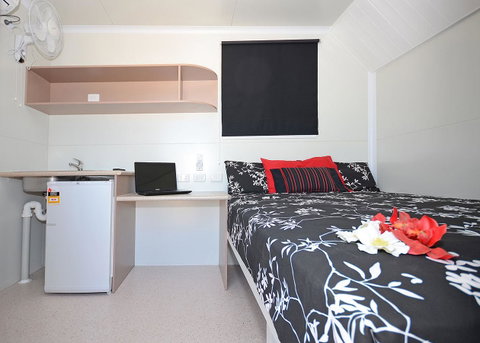 Meekatharra Accommodation Centre - Winery Find 4