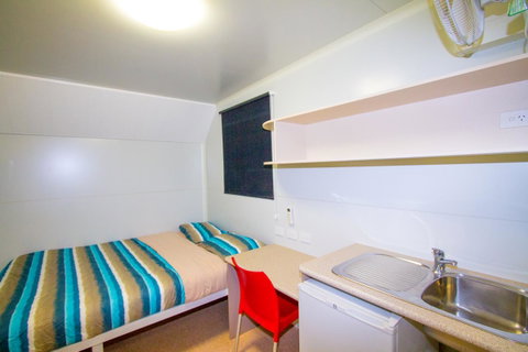 Meekatharra Accommodation Centre - Winery Find 21
