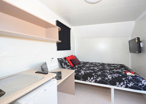 Meekatharra Accommodation Centre - Winery Find 2