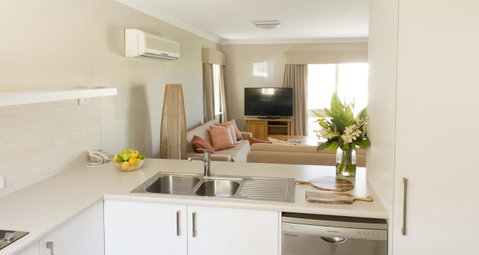 The Marina Hotel - Mindarie - Winery Find 24