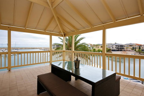 The Marina Hotel - Mindarie - Winery Find 7