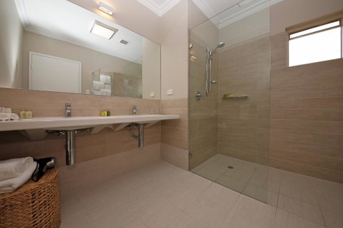 The Marina Hotel - Mindarie - Winery Find 15