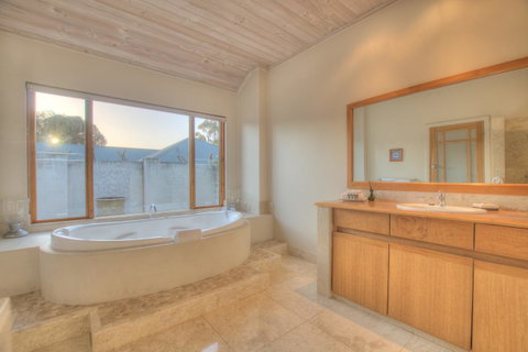 Moana Spa Villas - Prime Yallingup Location - Winery Find 17