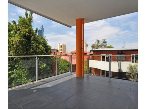 Scene Apartment 11 - Winery Find 4