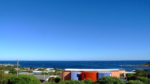 Tru Blu - Enjoy Sweeping 180 Degree Views Of Gracetown In This Modern Family Beach House - Winery Find 7